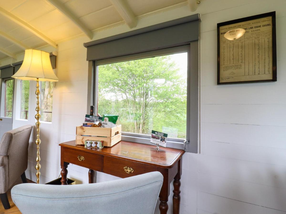 The Carriage At High Barn Heritage Halstead  Extérieur photo